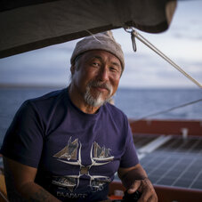 Danee Hazama sur un bateau