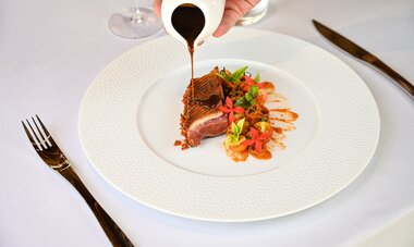 Vue sur un le service d'un magret de canard 