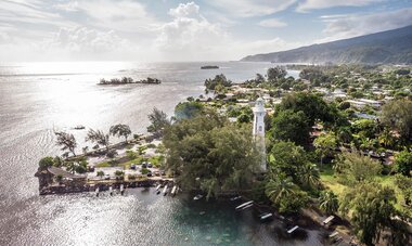 Plage de sable noir Pointe Vénus Mahina vue aérienne 