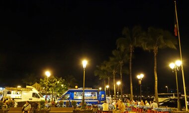 Vue sur les roulottes de Papeete 