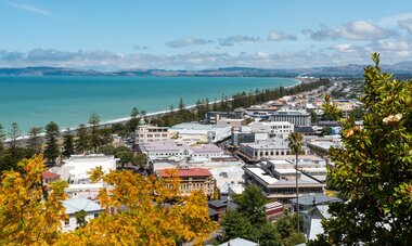 Napier, ville bordée par l'océan Pacifique, dans la Baie de Hawkes © DR