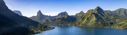 View of Mountains and sea from Moorea - Stéphane Mailion