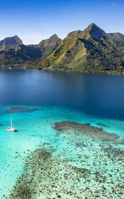 View of Mountains and sea from Moorea - Stéphane Mailion